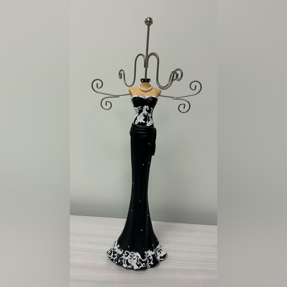 Chic Jewelry Stand - 🆓 if added to a Jewelry Bundle of $35+ (or purchase sep.)